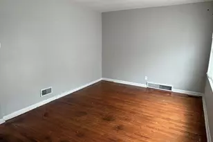 118 Cherry Ann St, New Haven, CT 06514 - Photo 2