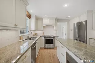 10 Litchfield Dr, Simsbury, CT 06070 - Photo 2