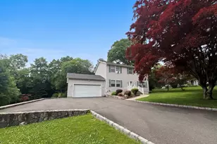 20 Driftway Rd, Danbury, CT 06811 - Photo 2