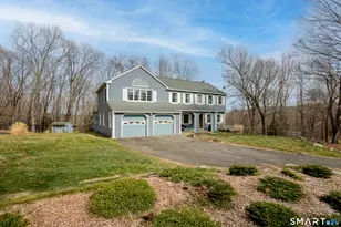 11 Joan Dr, Newtown, CT 06470 - Photo 2