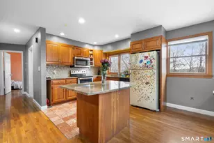 104 Oakdale St, Bridgeport, CT 06606 - Photo 8