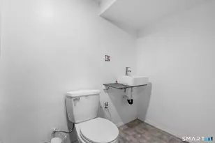 104 Oakdale St, Bridgeport, CT 06606 - Photo 32