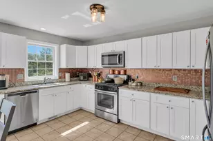 8 Foot Cir, Wallingford, CT 06492 - Photo 16