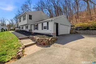 46 Rainbow Ct, Hamden, CT 06514 - Photo 2