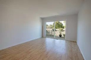 323 Walden Green Rd, Branford, CT 06405 - Photo 2