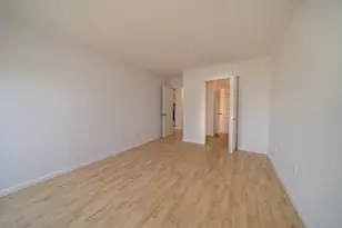 323 Walden Green Rd, Branford, CT 06405 - Photo 8