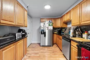 15 Spread Oak Ln, Waterbury, CT 06704 - Photo 10