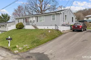 15 Spread Oak Ln, Waterbury, CT 06704 - Photo 2