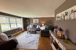 92 Laurel Ln, Simsbury, CT 06070 - Photo 2