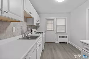 12 Hamilton Ct, Stamford, CT 06902 - Photo 4