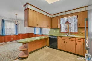 282 Parker Ave, Meriden, CT 06450 - Photo 6