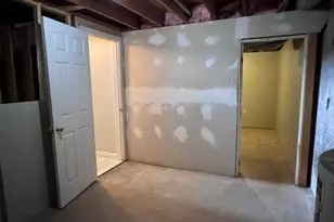 10 Dibble Hollow Ln, Windsor Locks, CT 06096 - Photo 18