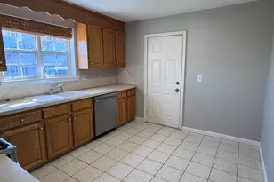 10 Dibble Hollow Ln, Windsor Locks, CT 06096 - Photo 8