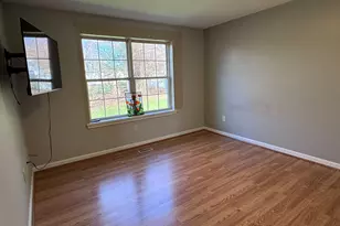 10 Dibble Hollow Ln, Windsor Locks, CT 06096 - Photo 16