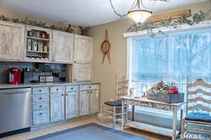 83 Perry St, Putnam, CT 06260 - Photo 8