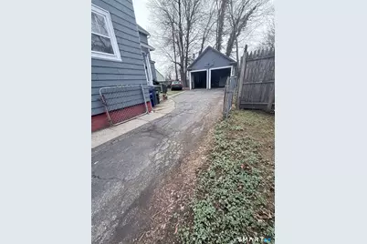 111 Elmwood Place, Bridgeport, CT 06605 - Photo 36