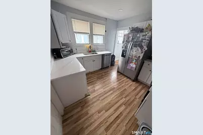 111 Elmwood Place, Bridgeport, CT 06605 - Photo 8