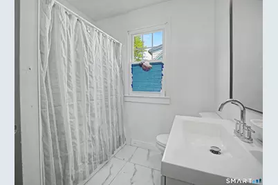 111 Elmwood Place, Bridgeport, CT 06605 - Photo 18