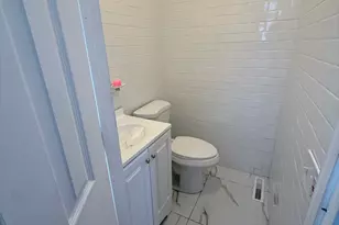 111 Elmwood Pl, Bridgeport, CT 06605 - Photo 12