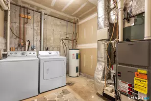 92 Cherry Hill Dr, Bridgeport, CT 06066 - Photo 22