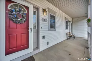 9 Cypress Cir, Berlin, CT 06037 - Photo 2