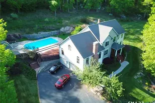 32 Village Dr, East Lyme, CT 06333 - Photo 2