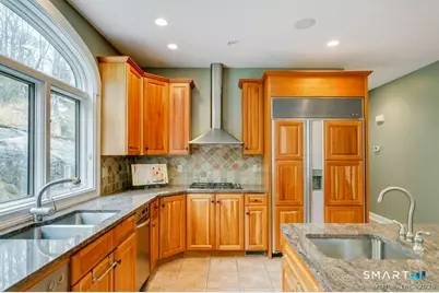 32 Village Drive, East Lyme, CT 06333 - Photo 16