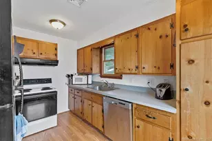 128 Tuttles Point Rd, Guilford, CT 06437 - Photo 6