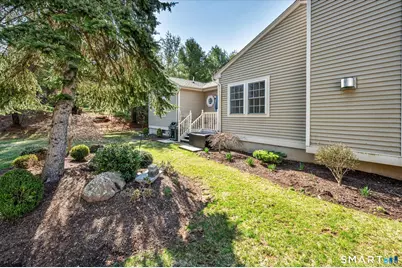 24 Honeysuckle Court #24, Berlin, CT 06037 - Photo 2