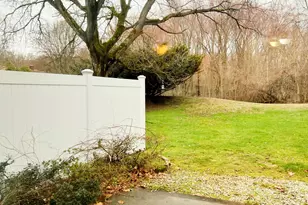 94 Wakefield Cir, East Hartford, CT 06118 - Photo 20