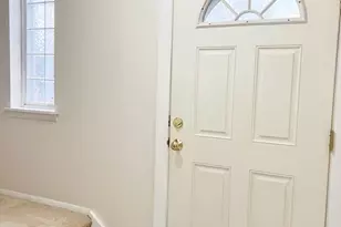 94 Wakefield Cir, East Hartford, CT 06118 - Photo 2