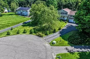 16 Greta Dr, Danbury, CT 06810 - Photo 2