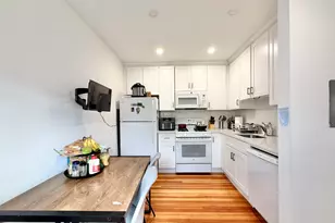 10 Linden Pl, Stamford, CT 06902 - Photo 2