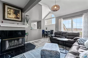 79 Carriage Crossing Ln, Middletown, CT 06457 - Photo 2