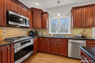 150 Horizon Ln, Glastonbury, CT 06033 - Photo 8