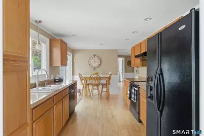 44 Skyline Drive, Waterbury, CT 06706 - Photo 18