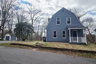 8 Pine St, Norwich, CT 06360 - Photo 2