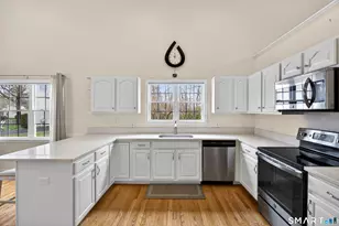 19 Pequot Ct, Monroe, CT 06468 - Photo 10