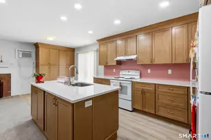 9 Evas Dr, Brookfield, CT 06804 - Photo 4