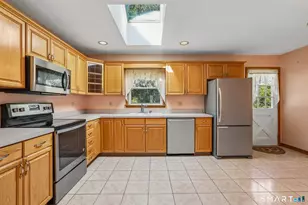 14 Sil Cam Dr, Danbury, CT 06811 - Photo 10