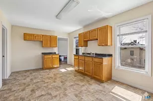 8 Pleasant St, Danbury, CT 06810 - Photo 16