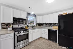 41 Clover Ln, East Hartford, CT 06118 - Photo 2