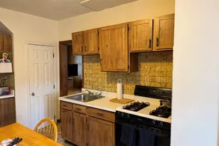 593 Wayne St, Bridgeport, CT 06606 - Photo 8