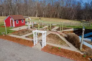 43 Fox Hill Rd, Pomfret, CT 06259 - Photo 2