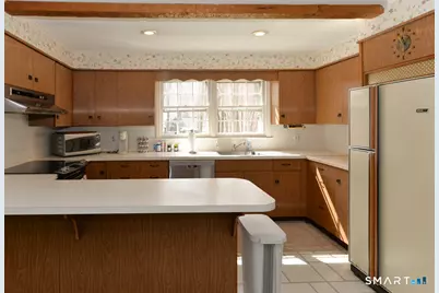 174 Southwest Road, Waterbury, CT 06708 - Photo 6