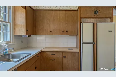 174 Southwest Road, Waterbury, CT 06708 - Photo 8