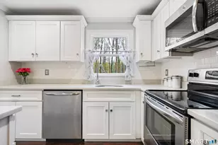 100 Flat Rock Dr, Ridgefield, CT 06877 - Photo 6