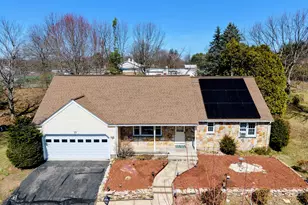 25 Hampshire Dr, Glastonbury, CT 06033 - Photo 2