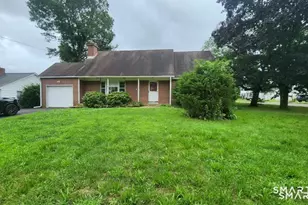 16 Raymond Rd, Woodbridge, CT 06525 - Photo 1
