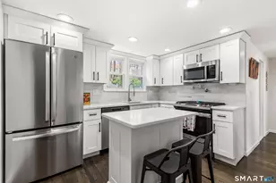 8 Bartlett Manor, Norwalk, CT 06850 - Photo 4